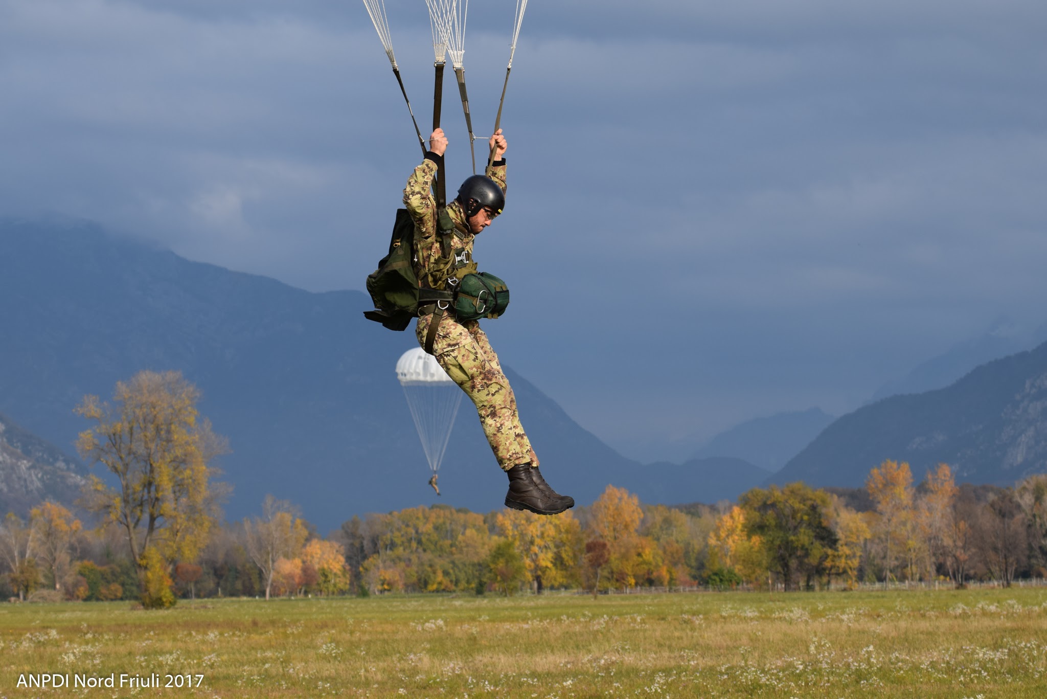Lanci di abilitazione del 2° corso paracadutismo ANPDI Nord Friuli presso zona lancio Frida 3 di rivoli di Osoppo UD Scuola Par. ANPDI FVG